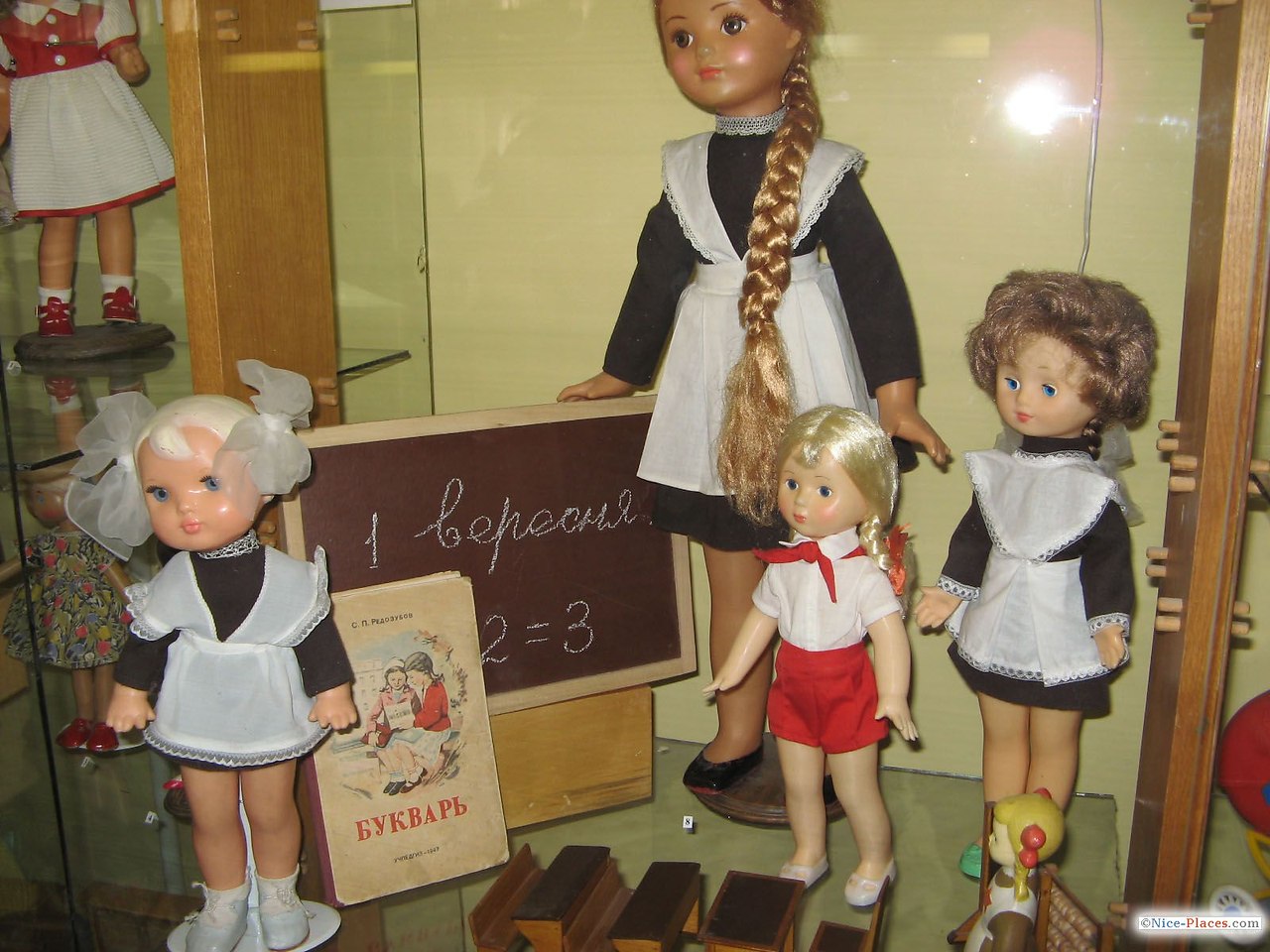 школьная парта для куклы