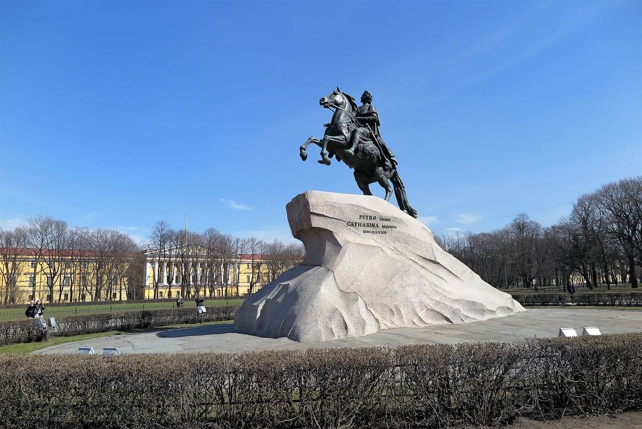 Монумент Петра Великого в Санкт-Петербурге