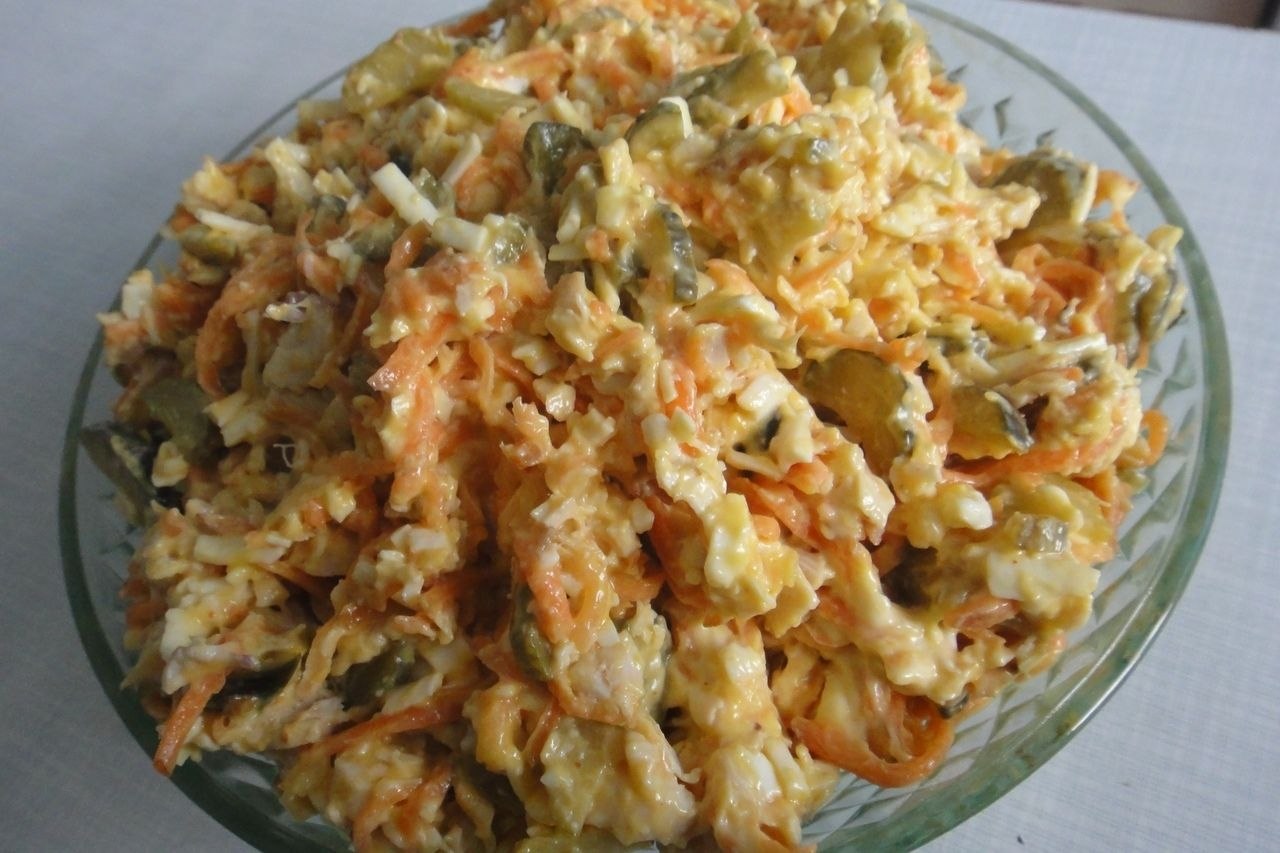 Блюда с морковью и соленым огурцом