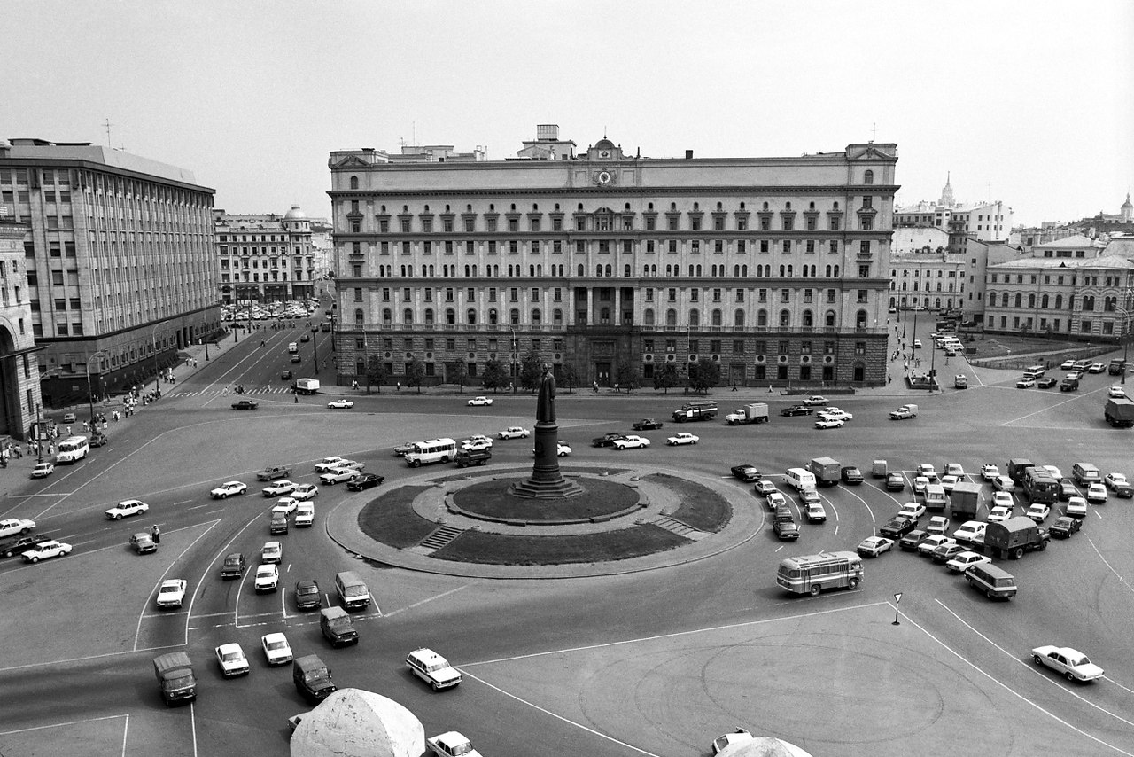 Площадь дзержинского старые