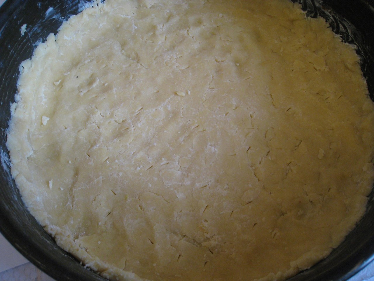 Мука масло маргарин. Тесто на сливочном масле. Песочное тесто для киша. 300 Грамм песочного теста. Песочное тесто на растительном масле.