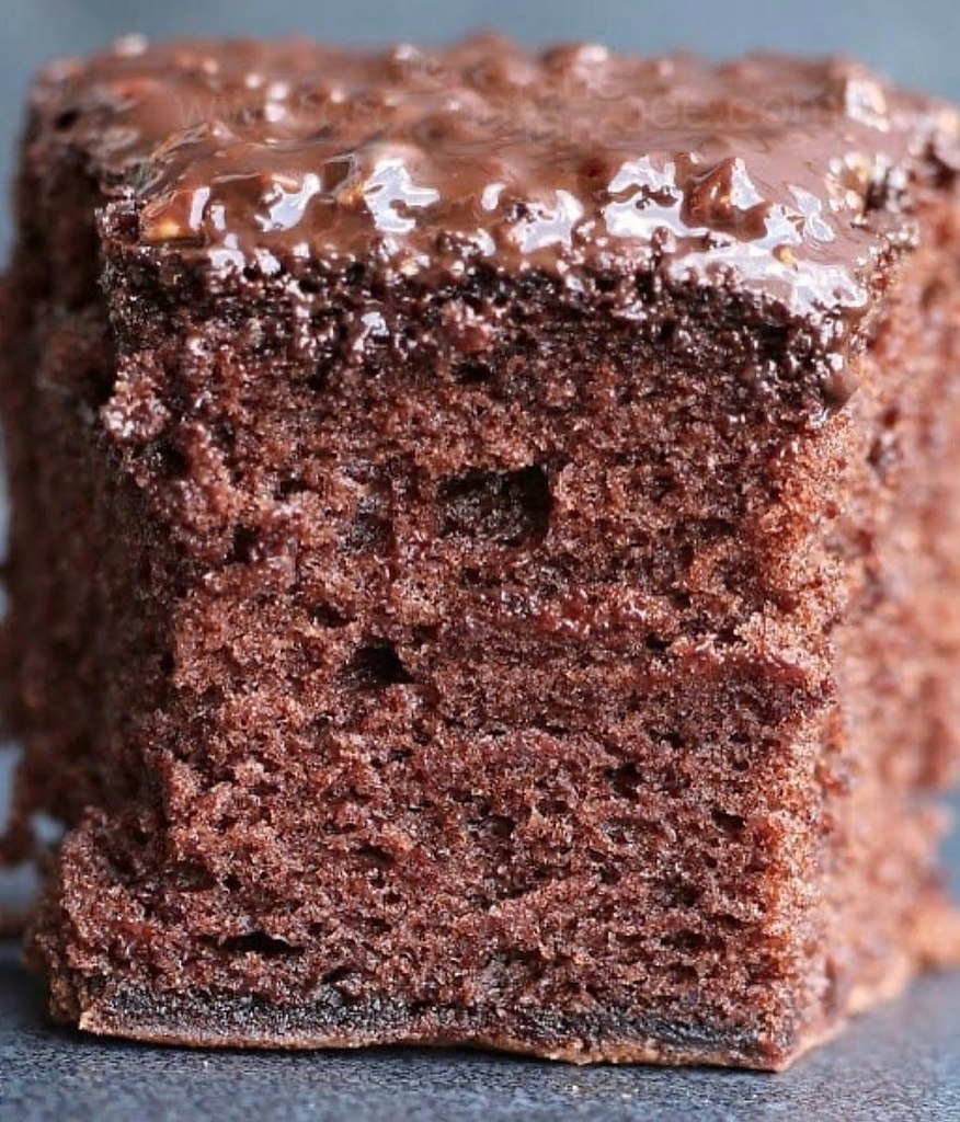 Мокрый шоколадный бисквит для торта