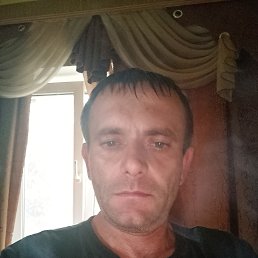 Александр, 40, Новомосковск