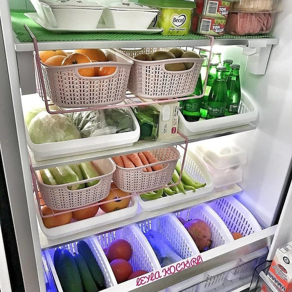 Какие полки в холодильнике. Хранение в холодильнике. Организация хранения в холодильнике. Организация пространства в холодильнике. Контейнер для холодильника.