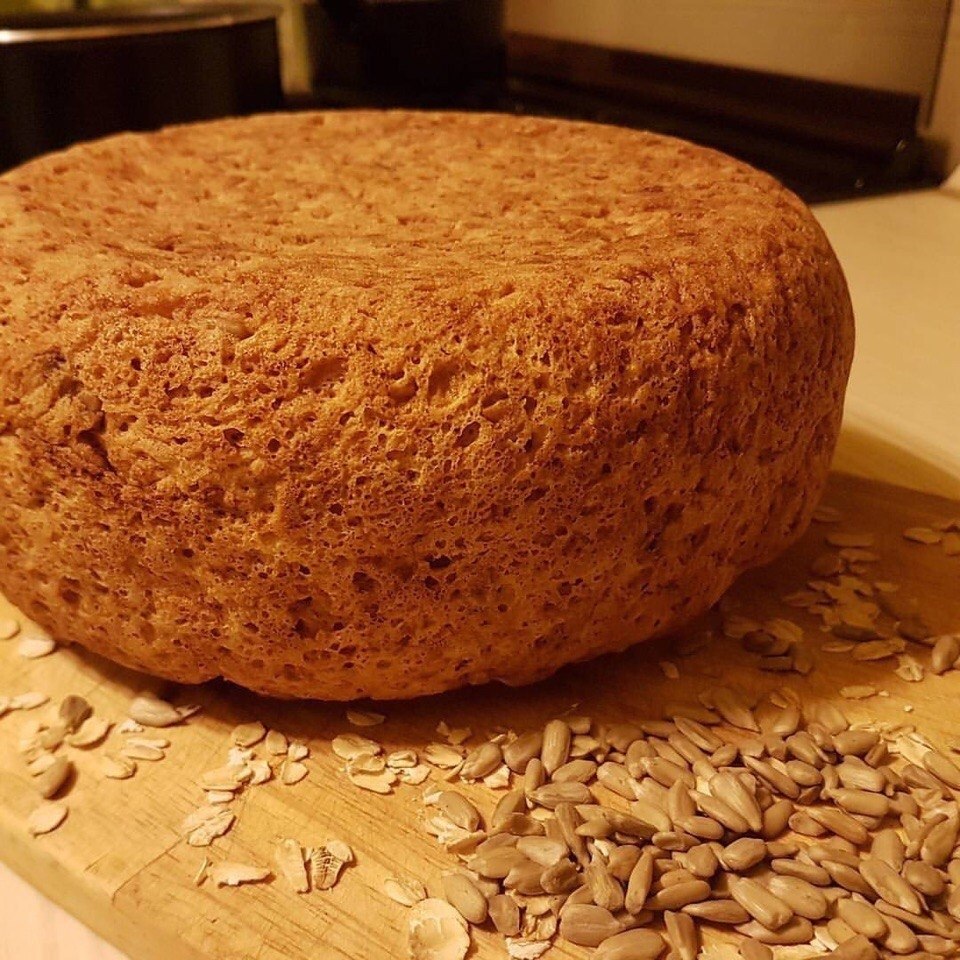 Овсяный хлеб в духовке рецепты. Хлеб с овсяными хлопьями. Геркулесовый хлеб. Овсяный хлеб в духовке. Хлеб из овсяных хлопьев.