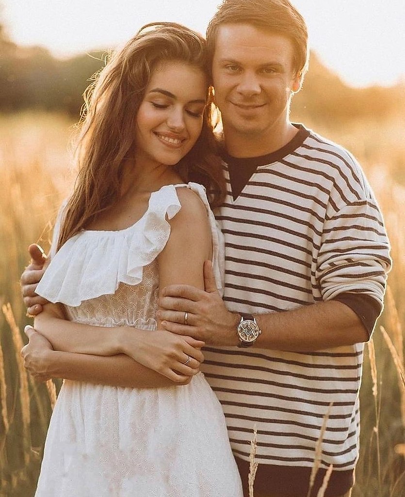 Дмитрий комаров с женой
