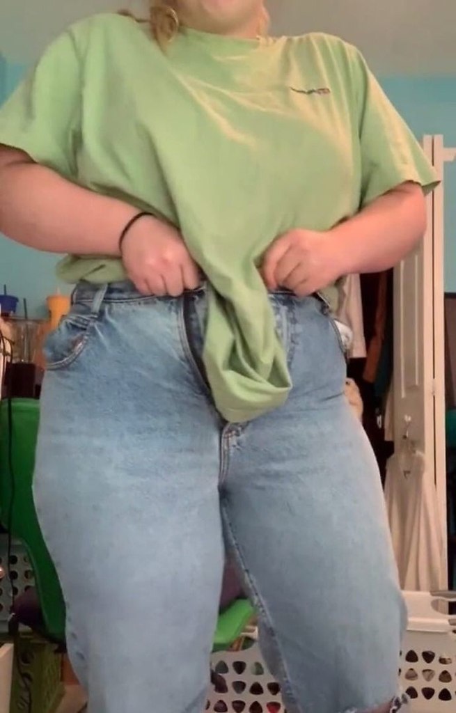 Жирная в джинсах