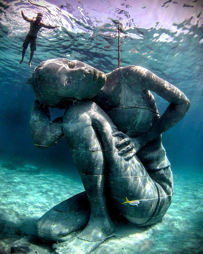 Океанский Атлант подводная статуя