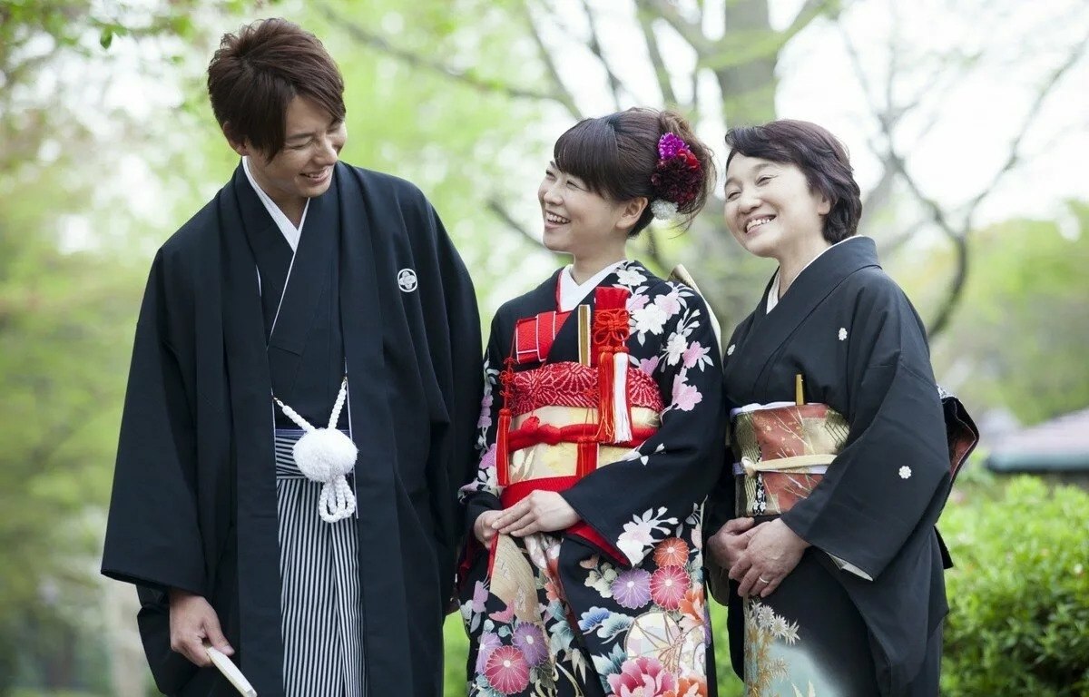 Люди в кимоно