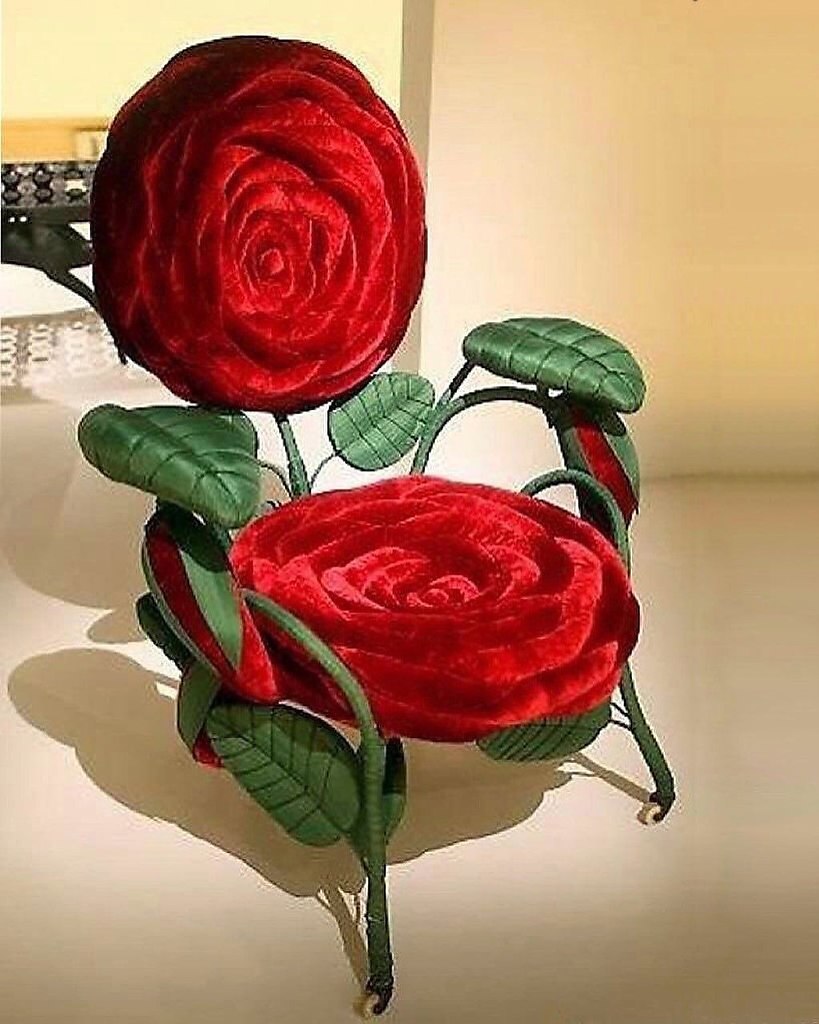 Кресло в виде розы