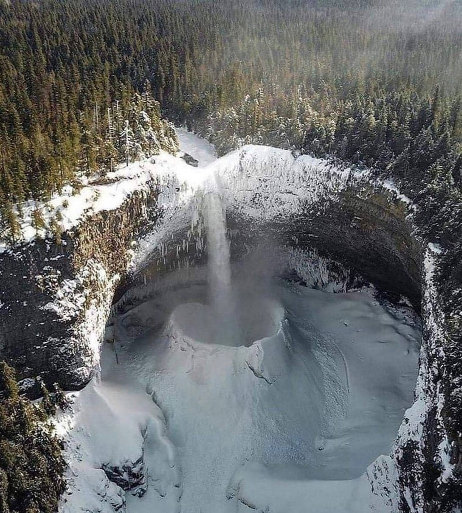 Водопад в Канаде