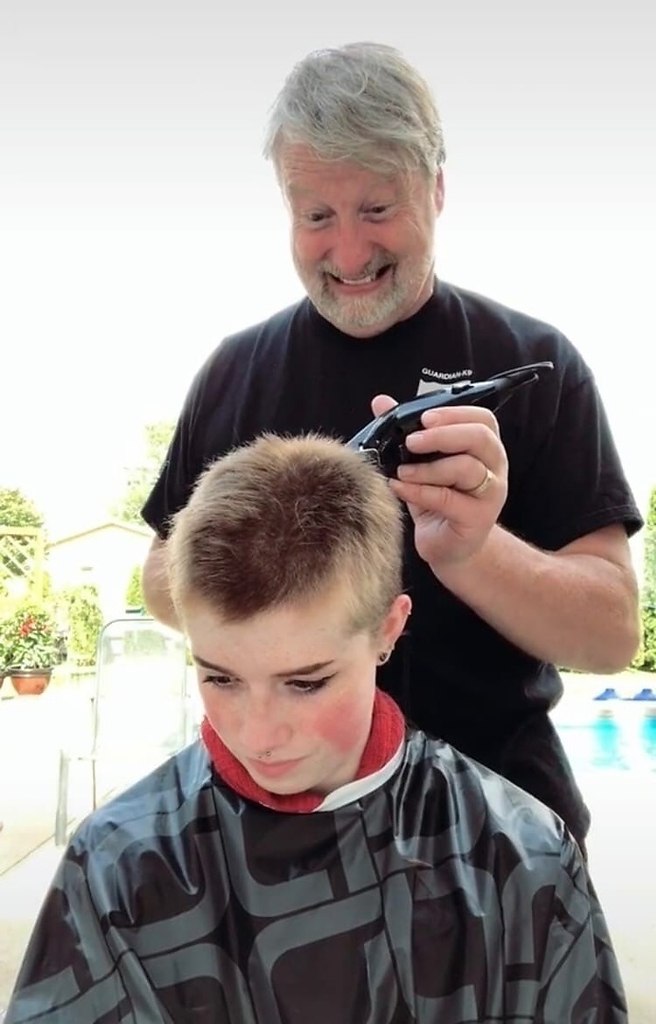 Как подстричь дочку наголо