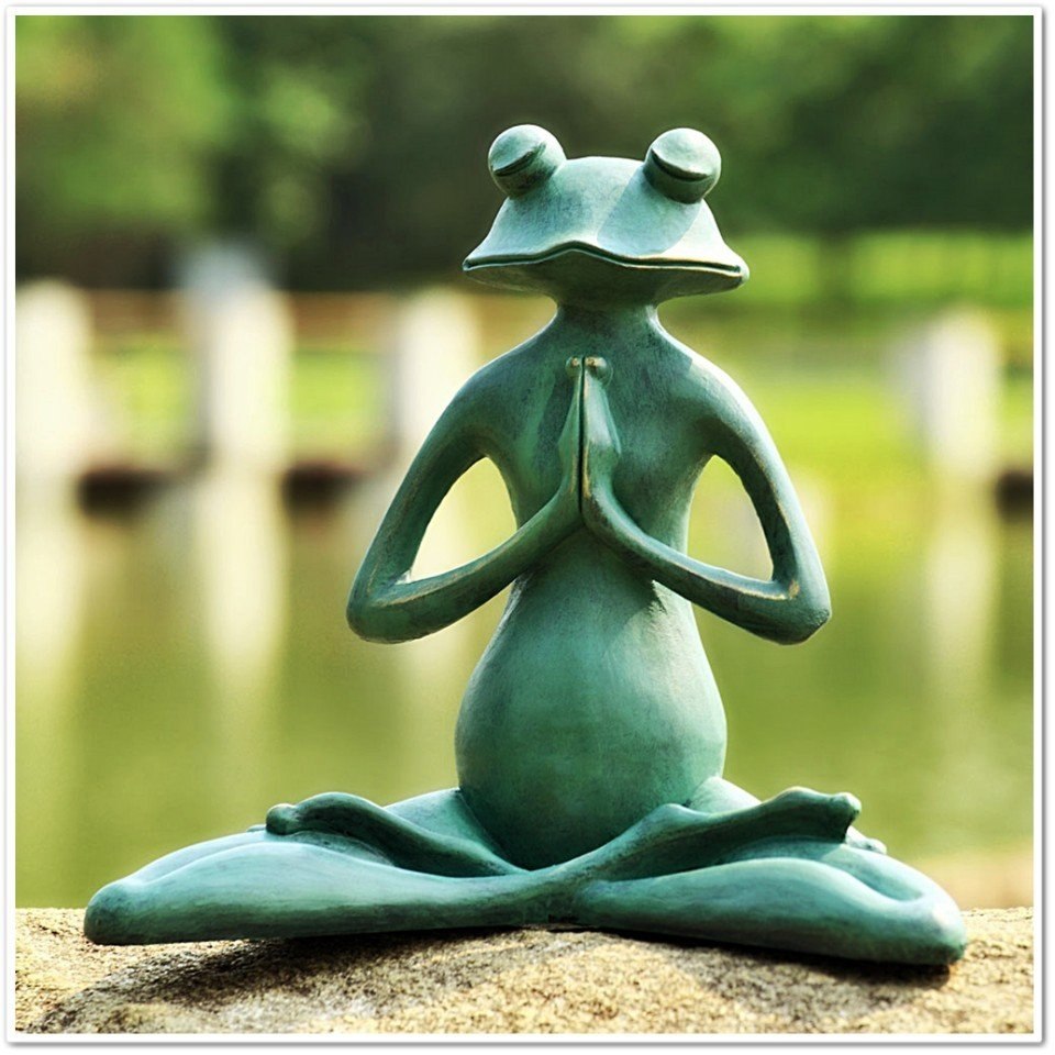 Скульптуры медитирующие лягушки