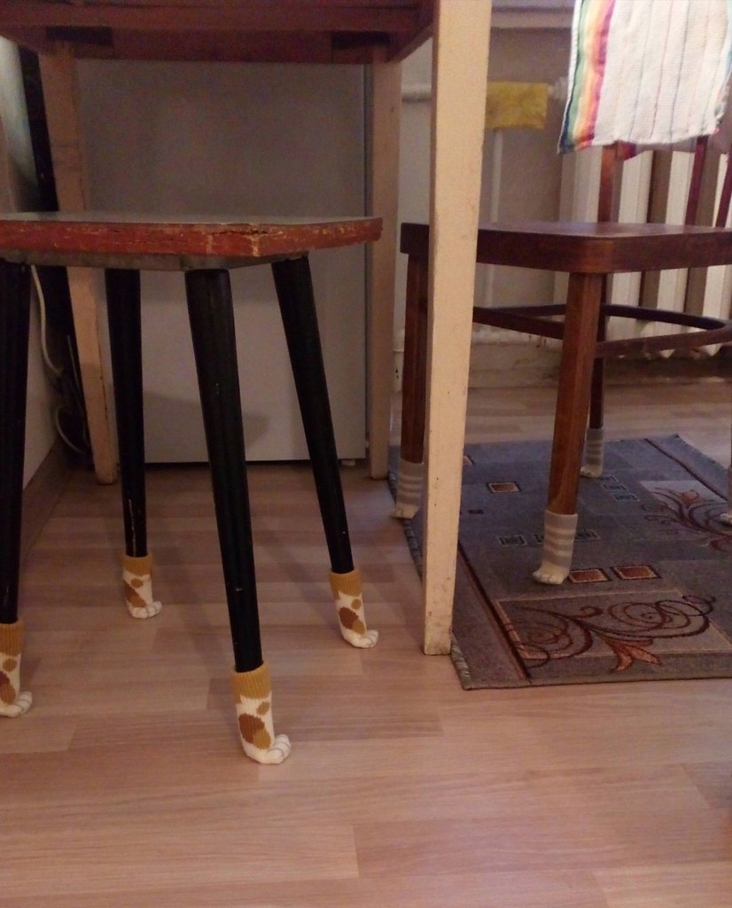 Смешные ножки стульев