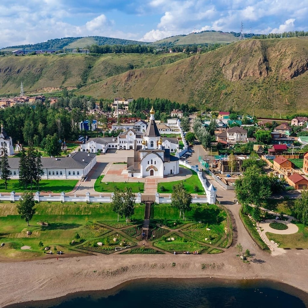 Мужской монастырь в красноярске на удачном фото