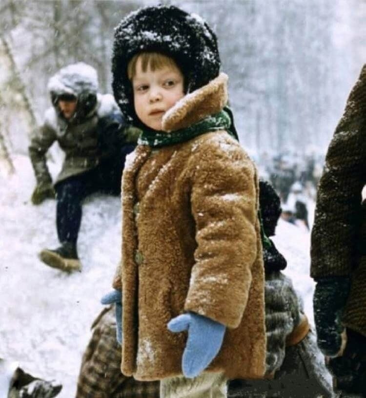 Ребенок в шубе старое