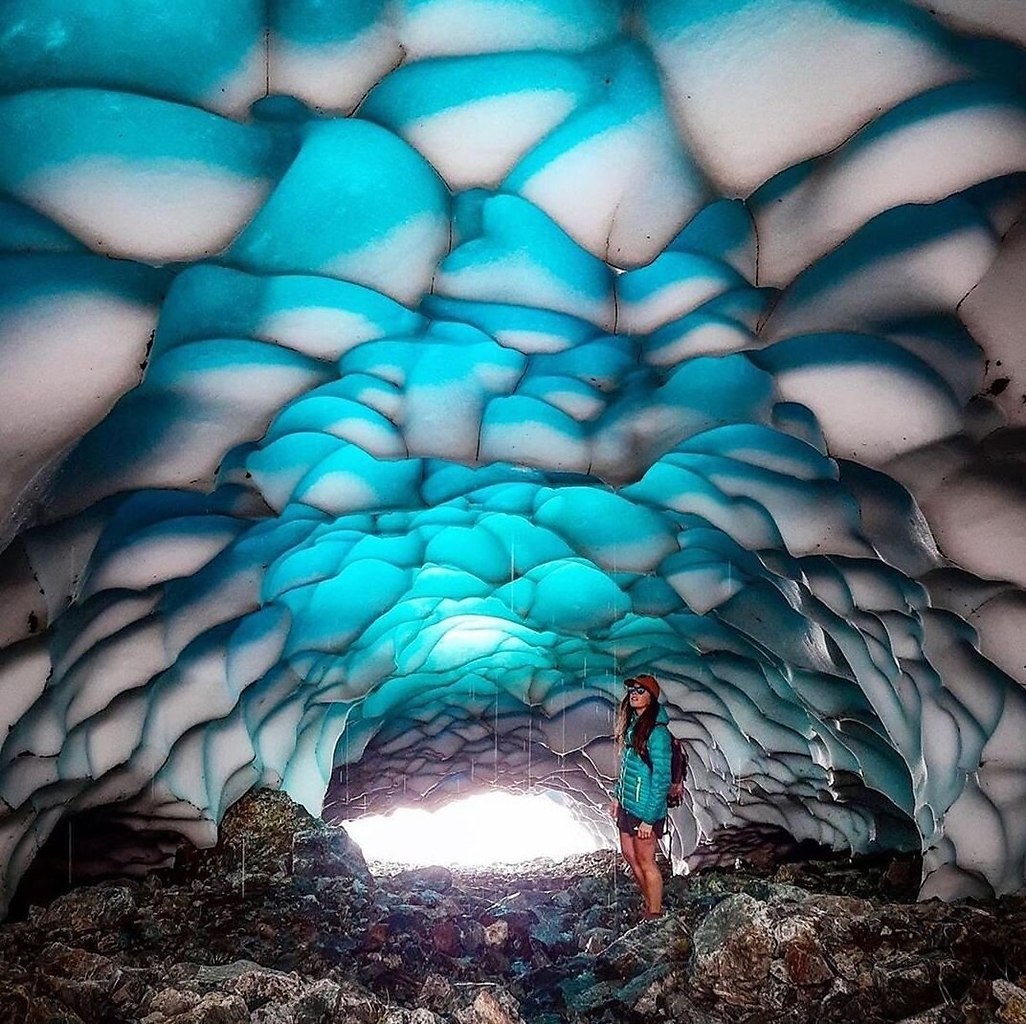 Ледяная пещера в Патагонии Аргентина