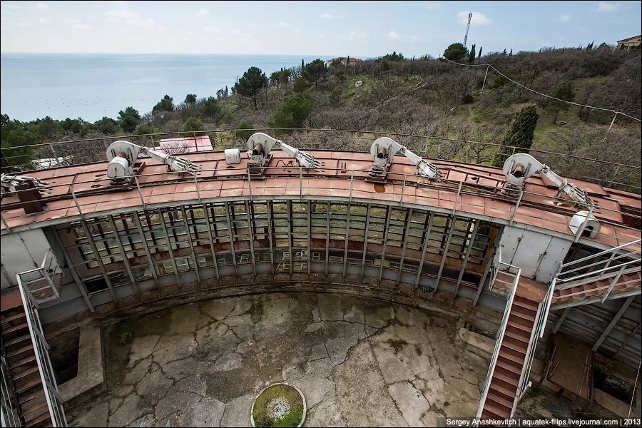 Генератор в крыму. Заброшенный штормовой бассейн в Кацивели. Штормовой бассейн Кацивели. Штормовой бассейн Шулейкина в Кацивели. Штормовой бассейн в Крыму.