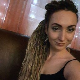 Kira, 28, 