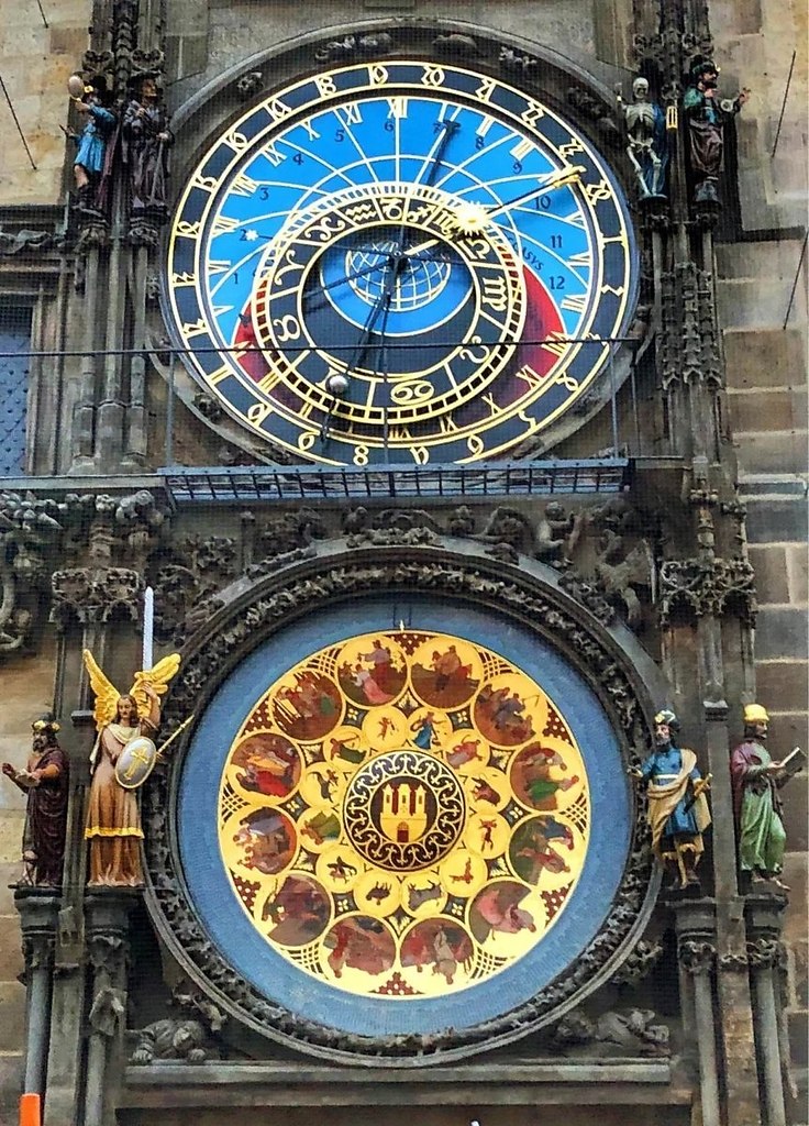 Часы на площади
