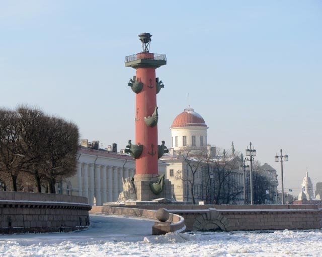 Стрелка васильевского острова весной