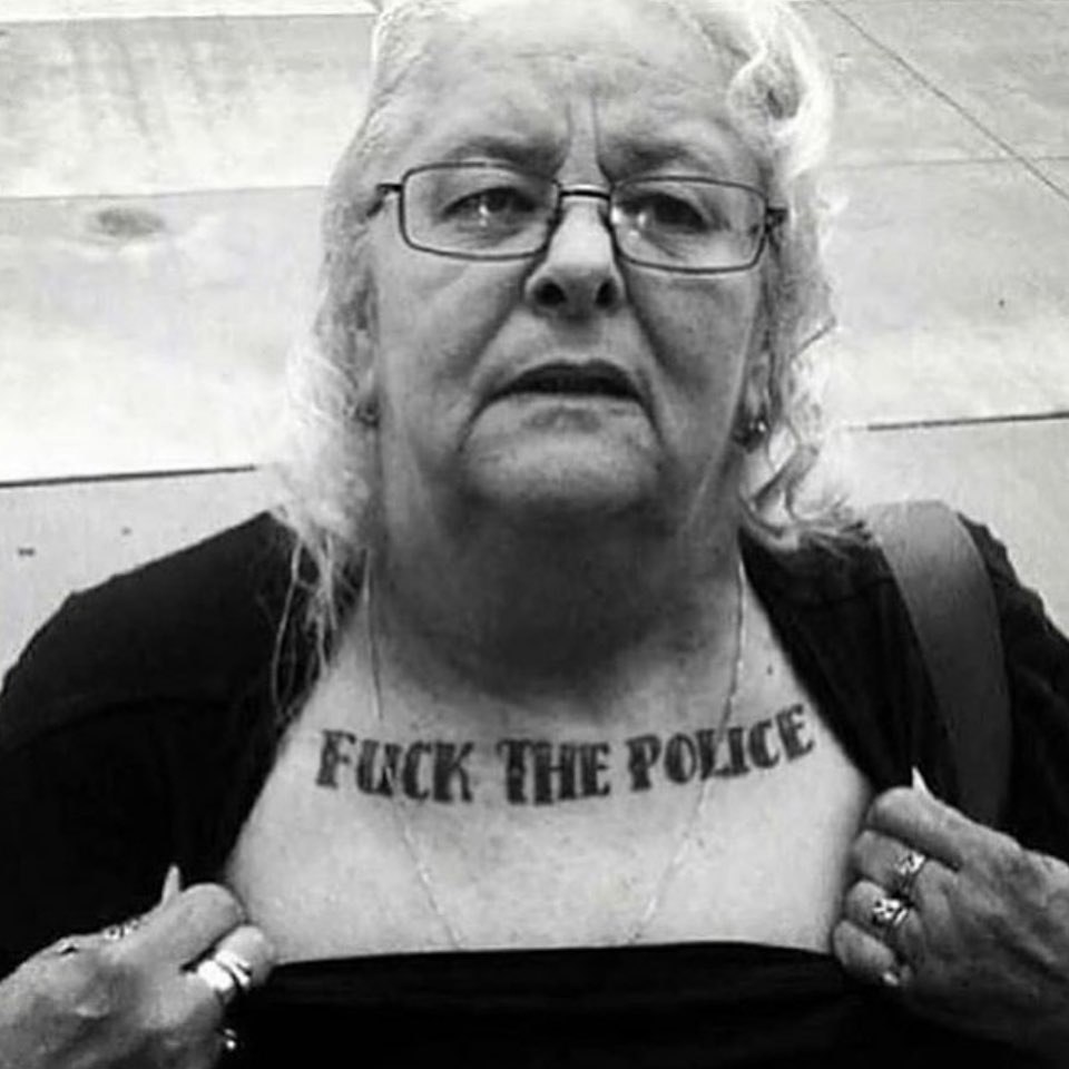 татуированная старушка