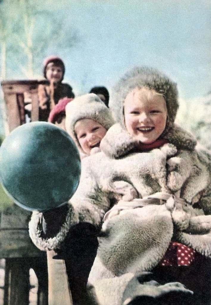 Советские дети в шубах