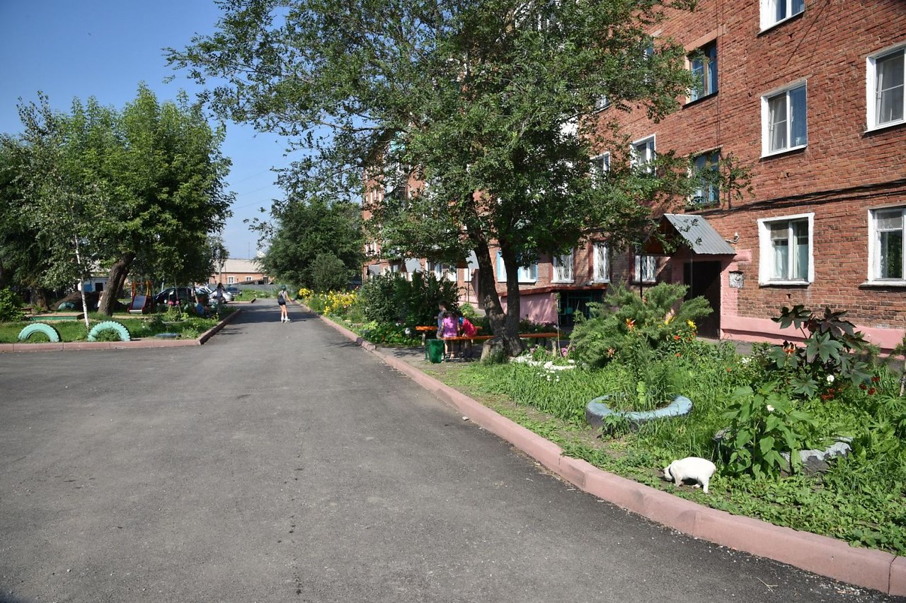 Сколько лет дворе. Кемерово городские дворы. Двор 2000. Беловские дворы. Благоустройство дворов Белово.