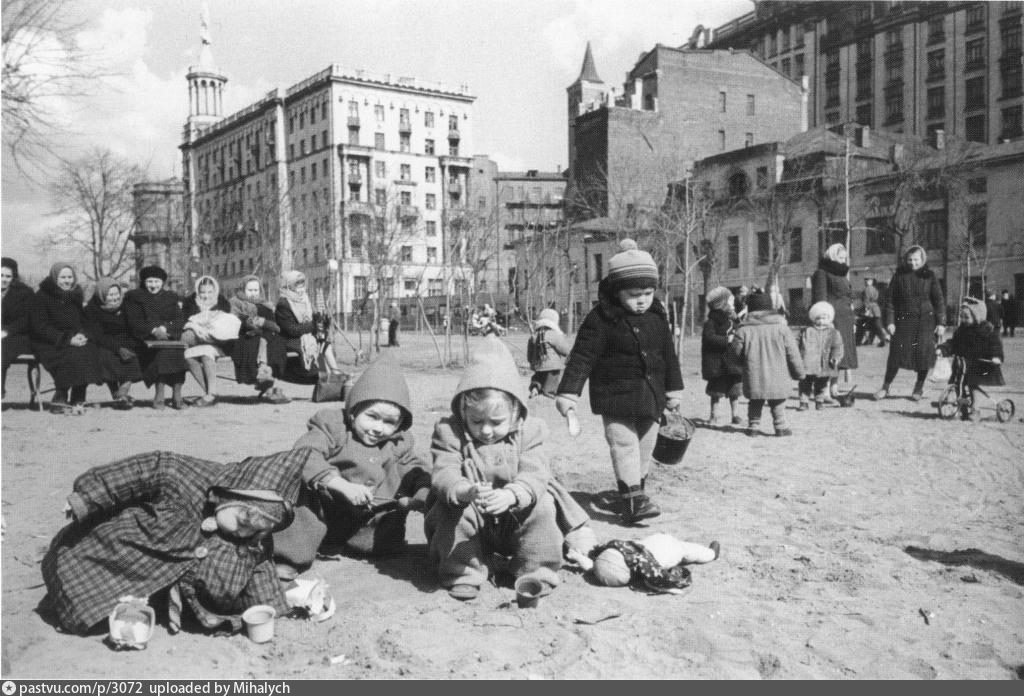 1946 год. Москва 1946 год. Дворы Ленинграда до войны. Тверской бульвар до войны 1941. Москва 1946 год фото.