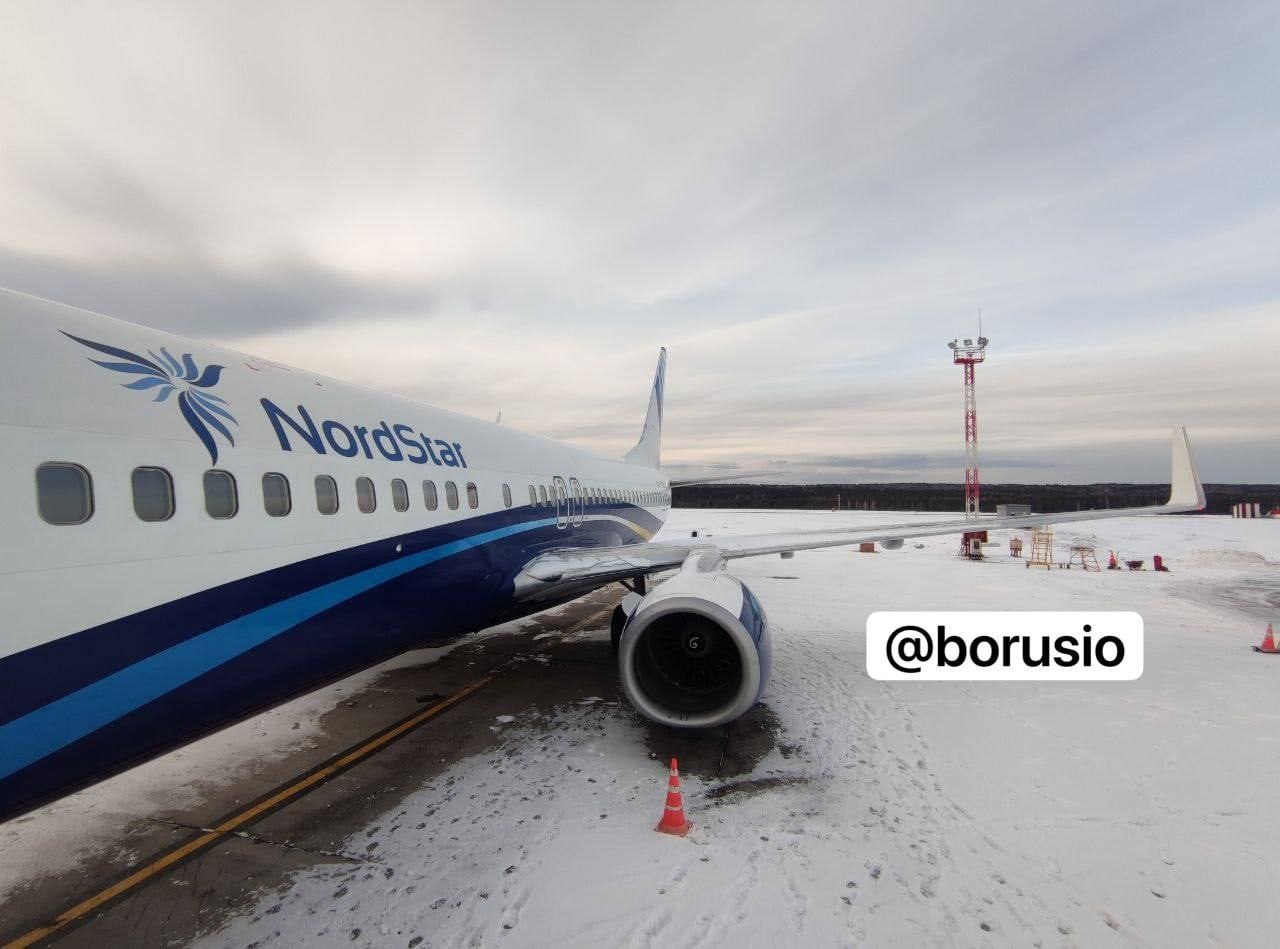 Утром в рейс. Самолет. Пассажирский Боинг 737. Самолет и аэропорт. Самолет Новосибирск Норильск.