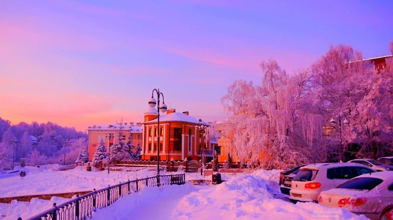 Рассвет киров. Беседка Островского в Костроме зимой. Кострома парк. Кострома обзорная экскурсия по городу. Петрозаводск достопримечательности зимой.