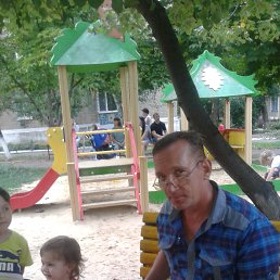 Cергей, 56, Молодогвардейск