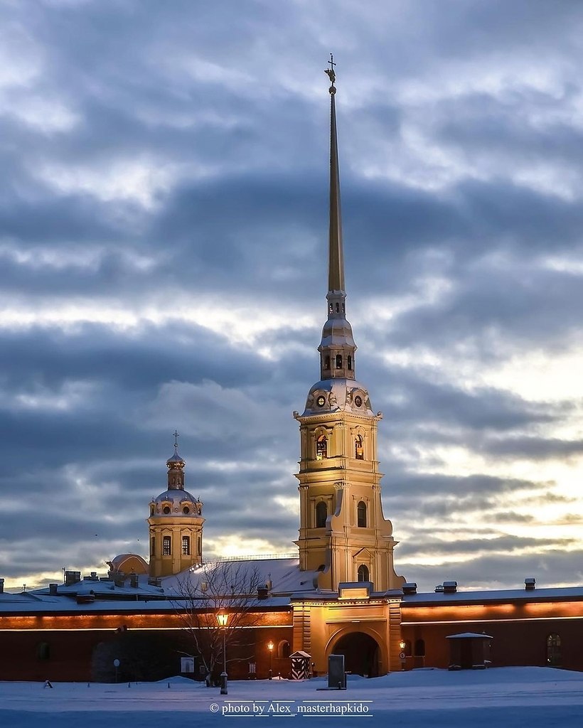 Шпиль Петропавловского собора Санкт-Петербурге