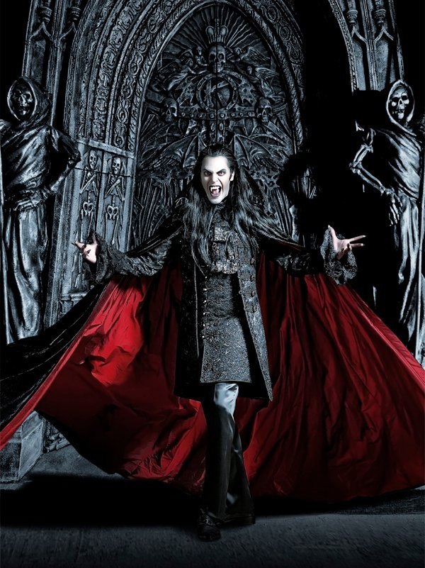 Легендарный мюзикл Романа Полански «Бал вампиров» вернулся в Петербург ...