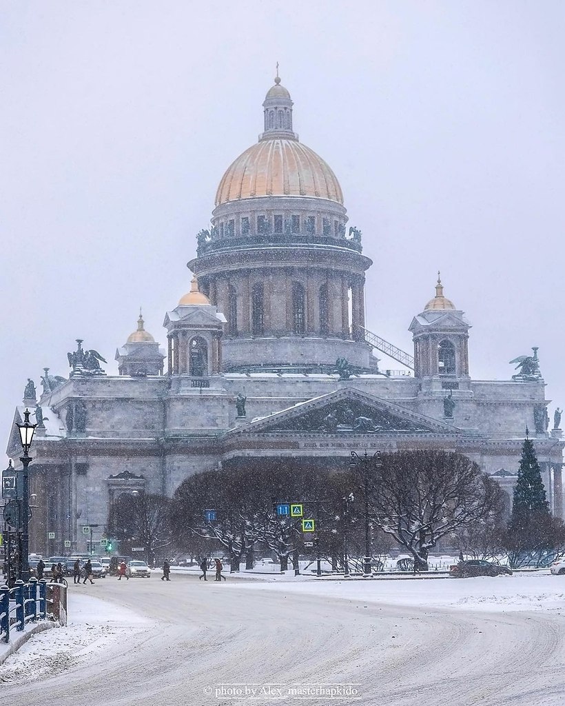 Исаакиевский собор зимой