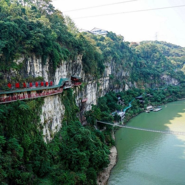 Hubei province. Провинция Хубэй Китая. Ресторан Fangweng в Китае. Хубэй Янцзы. Висячий ресторан Фангвенг Fangweng.