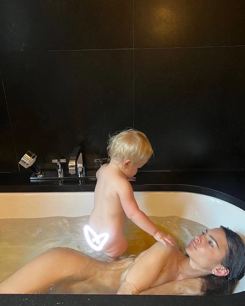мама зашла в ванну а сын голый фото 71
