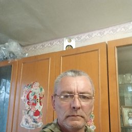 Павел, 54, Обухов
