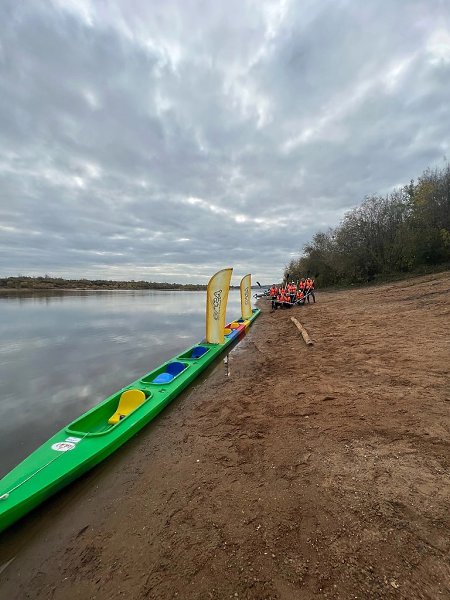 Огромная байдарка