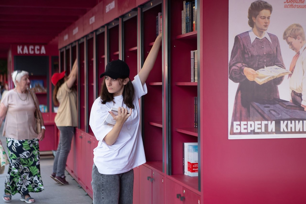 литературный городок. писательский городок в переделкино. ресторан библиотека переделкино. литературный городок.