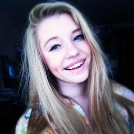 девушка 17 лет фото на аву онлайн девушка 17 лет фото на аву