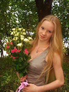 Julia ( ), 24, 