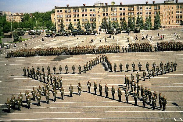 Челябинское высшее военное автомобильное. Челябинский военный автомобильный институт. Челябинск военное автомобильное училище. Челябинское высшее военное автомобильное командное училище. Высшее военное училище ЧВВАКИУ.