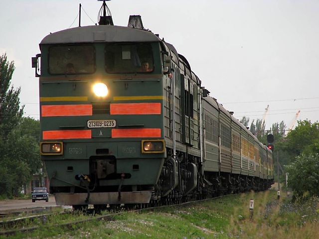 НЕМНОГО ЮМОРА...... МАШИНИСТ ПОЕЗДА ЗАБЫВ ОТКЛЮЧИТЬ ГРОМКУЮ СВЯЗЬ ГОВОРИТ НАПАРНИКУ - НУ ЧТО БУДЕМ ...