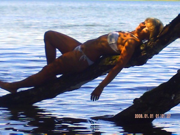 Фотография «Аполлон и Афродита» - ЕЛЕНА, 60 лет, Калининград Фото девушки в купальнике на пляже: ЕЛЕНА, 60 лет, Калининград в конкурсе "Аполлон и Афродита"