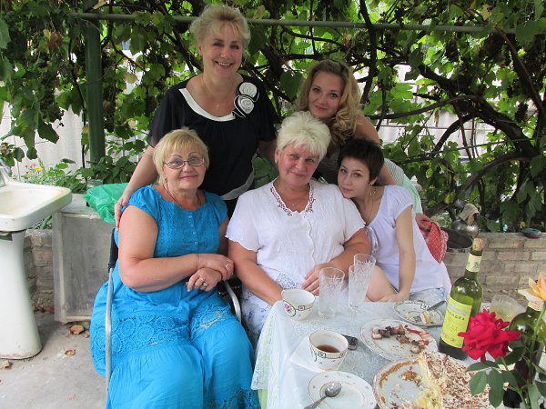 Фотография «Моя большая семья» - Светлана, 71 год, Мариуполь Фото - Моя семья: : Светлана Охмуш, 71 год, Мариуполь в конкурсе "Моя большая семья"