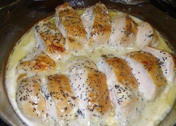 Куриные грудки в сливочно-сырном соусе.Ингредиенты:2 шт куриных грудок80 г сыра с голубой плесенью ...
