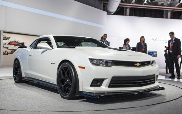 Chevrolet Camaro Z/28: пять вещей, о которых вы не знали. 1. Бейдж Z/28 чуть не отправился на ...