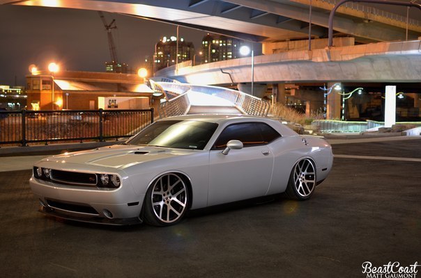 Dodge Challenger R/T.