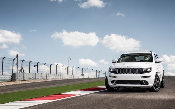 Jeep Grand Cherokee SRT - 4